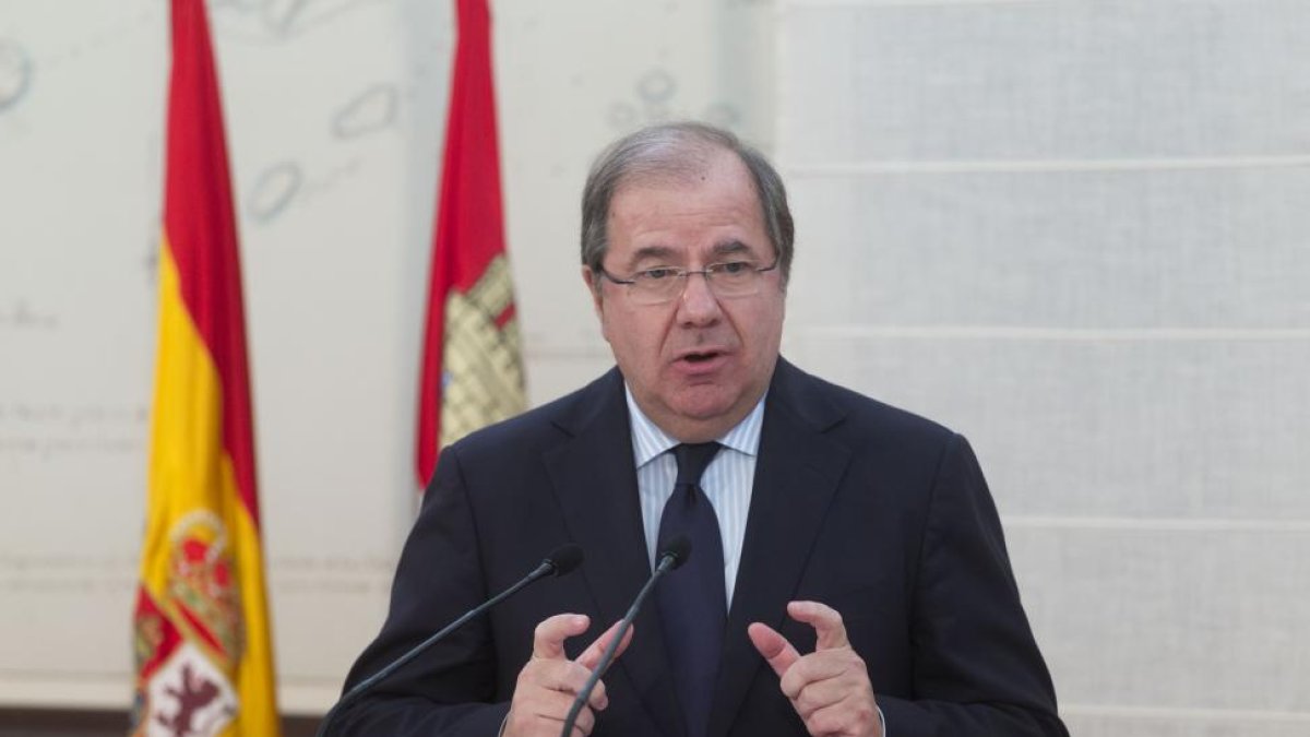 El presidente de la Junta, Juan Vicente Herrera, presenta el Proyecto de Ley de Presupuestos Generales de la Comunidad para 2016-Ical