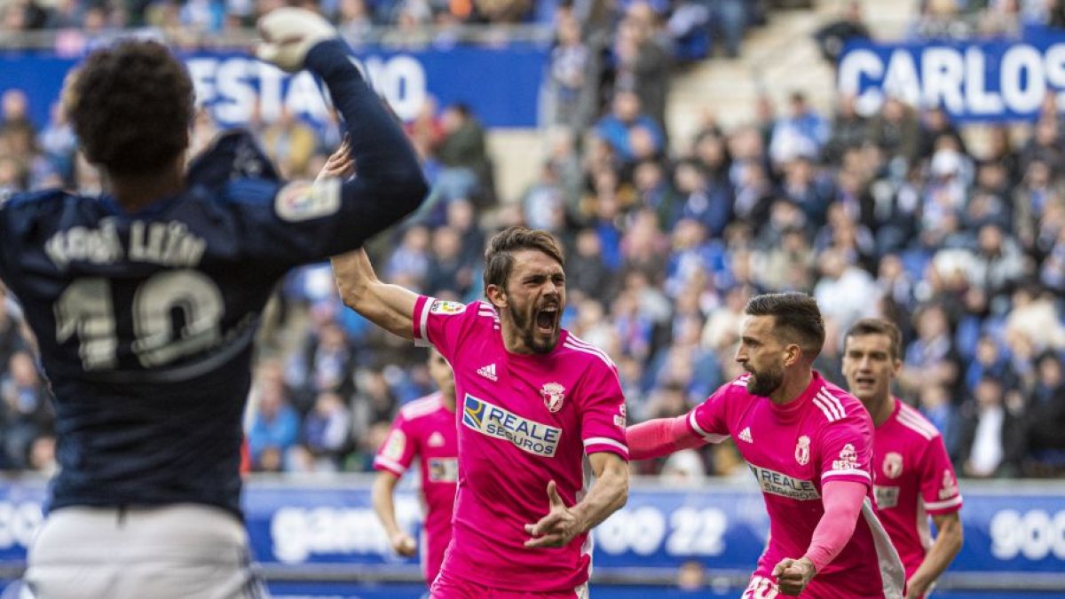 Miguel Ángel Atienza celebra el tanto de la victoria. LALIGA