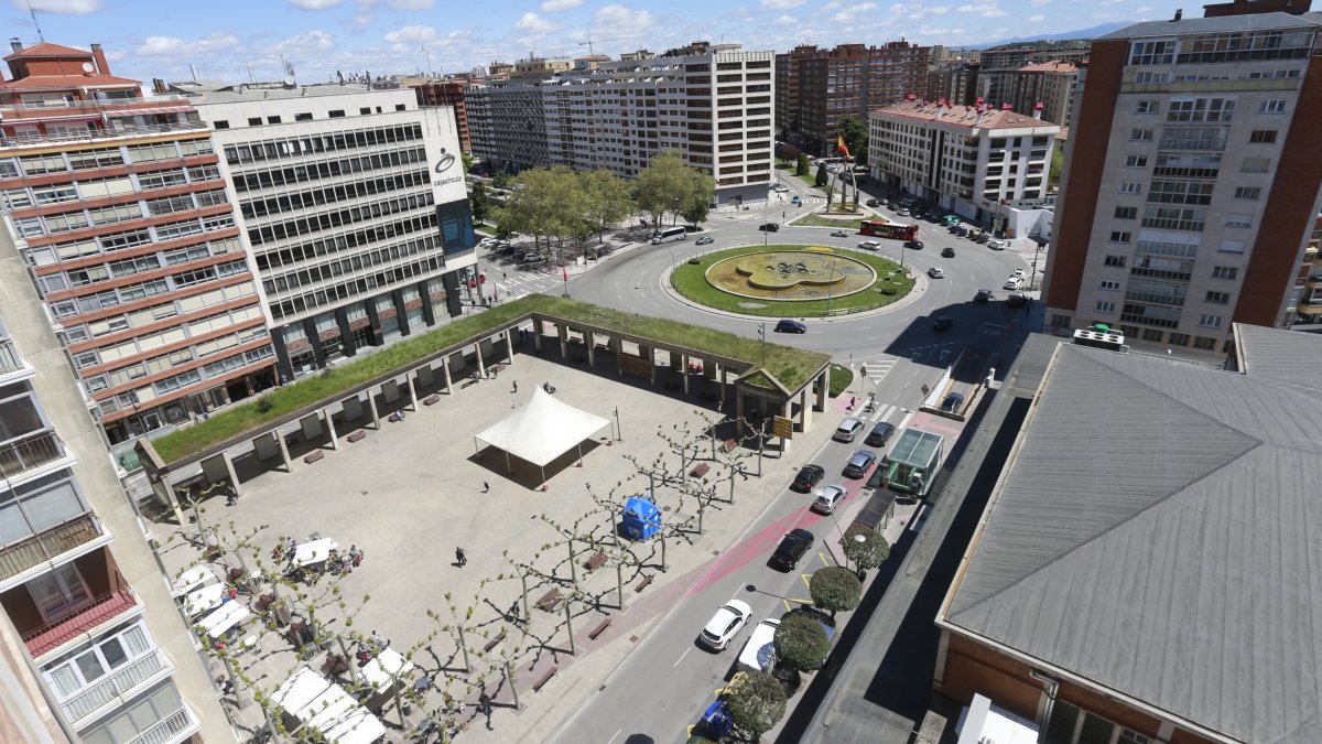 El PP planteó al inicio de este mandato, por ejemplo, un proyecto transformador y de modernización de transformación de la Plaza España. RAÚL G. OCHOA