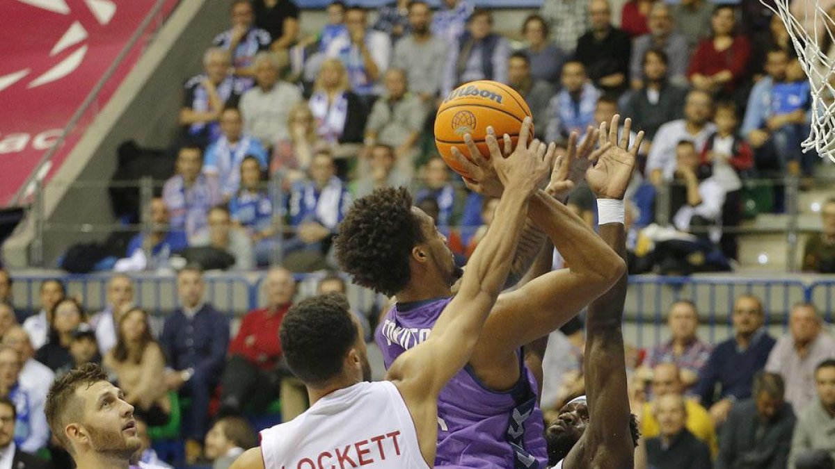 Tokoto se cayó de la convocatoria dejando su puesto a Rivero-Israel L. Murillo
