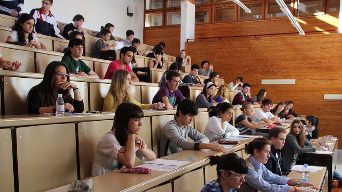 Estudiantes en una de las aulas de la Universidad de Burgos. UBU