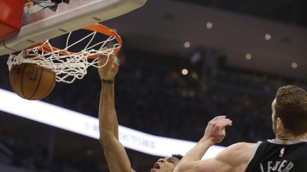 Los Bucks llegaron a cuatro victorias consecutivas.-AP