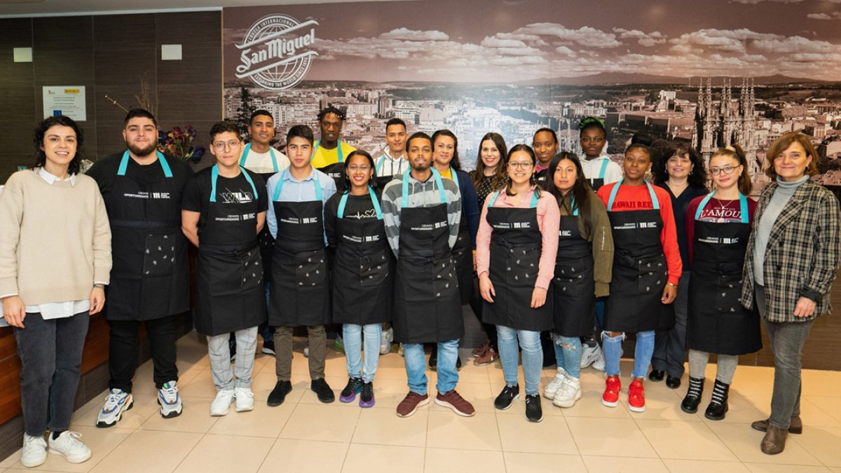 Imagen de los jóvenes que van a iniciar su formación en la Escuela de Hostelería. ECB