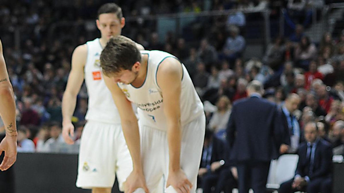 Doncic se interesa por Edu Martínez tras su lesión.-ISRAEL L. MURILLO