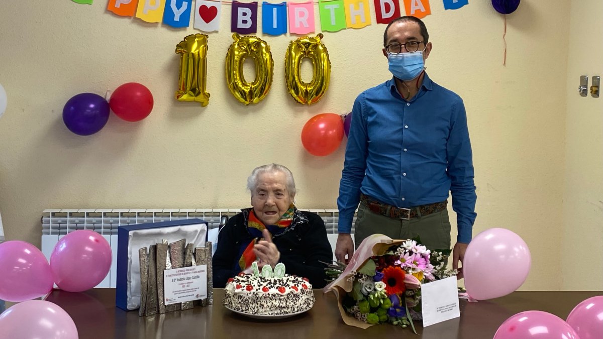 Teodosia López Castillo celebra su 100 cumpleaños. ECB