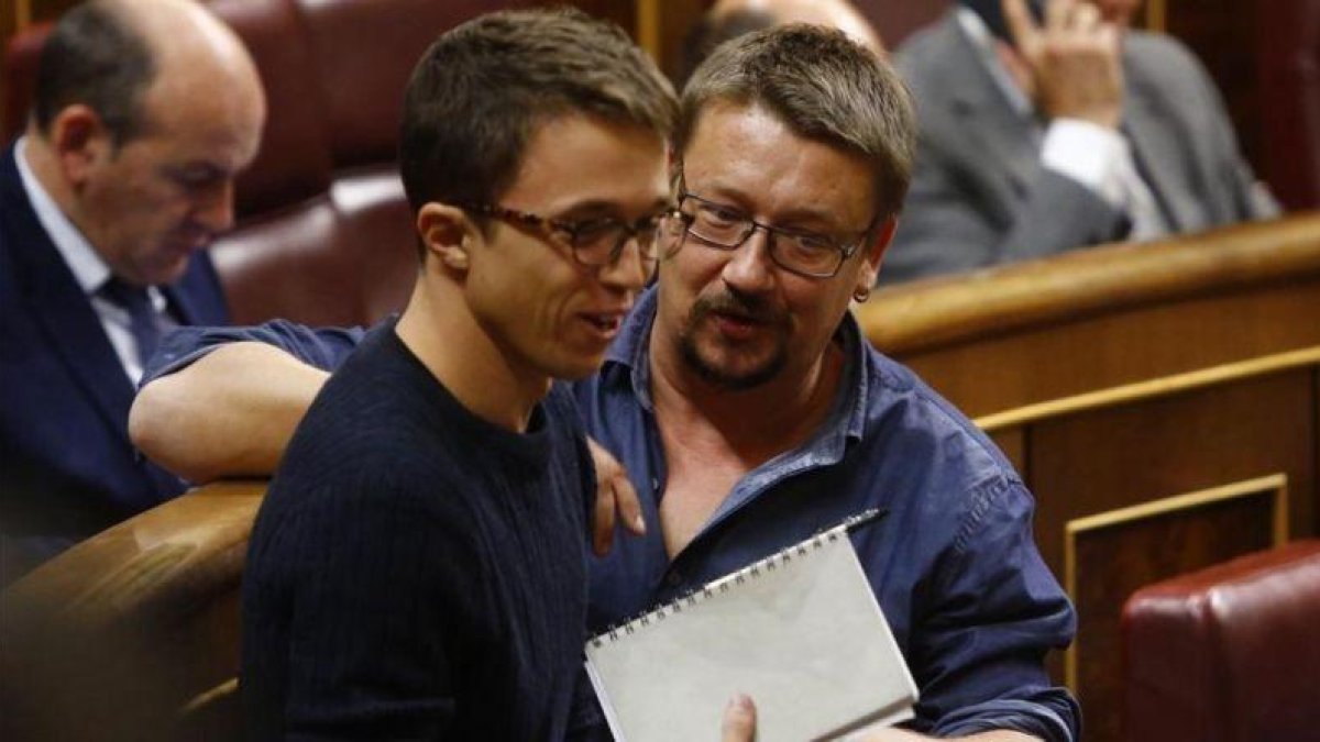 Xavier Domènch e Íñigo Errejón en el pleno del Congreso.-AGUSTIN CATALAN