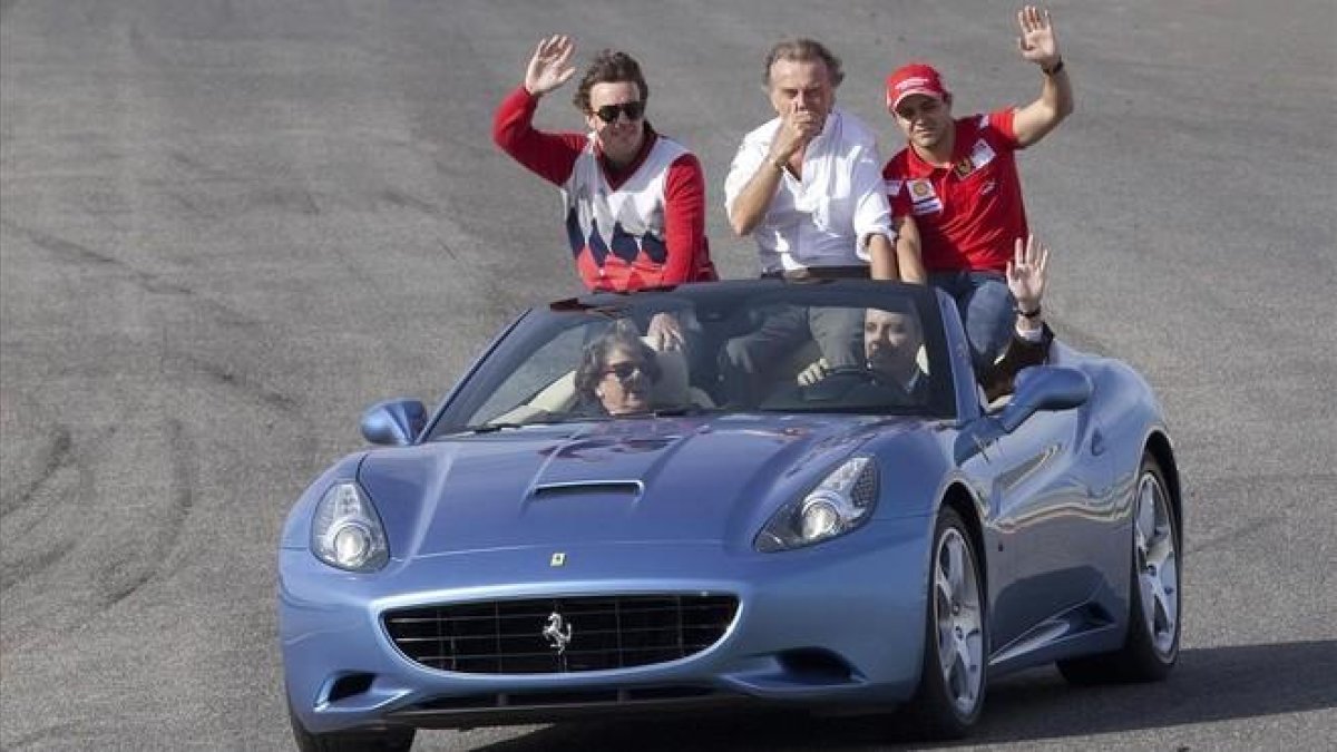 Camps, conduciendo en Ferrari, con Barberá de copiloto.-/ MIGUEL LORENZO