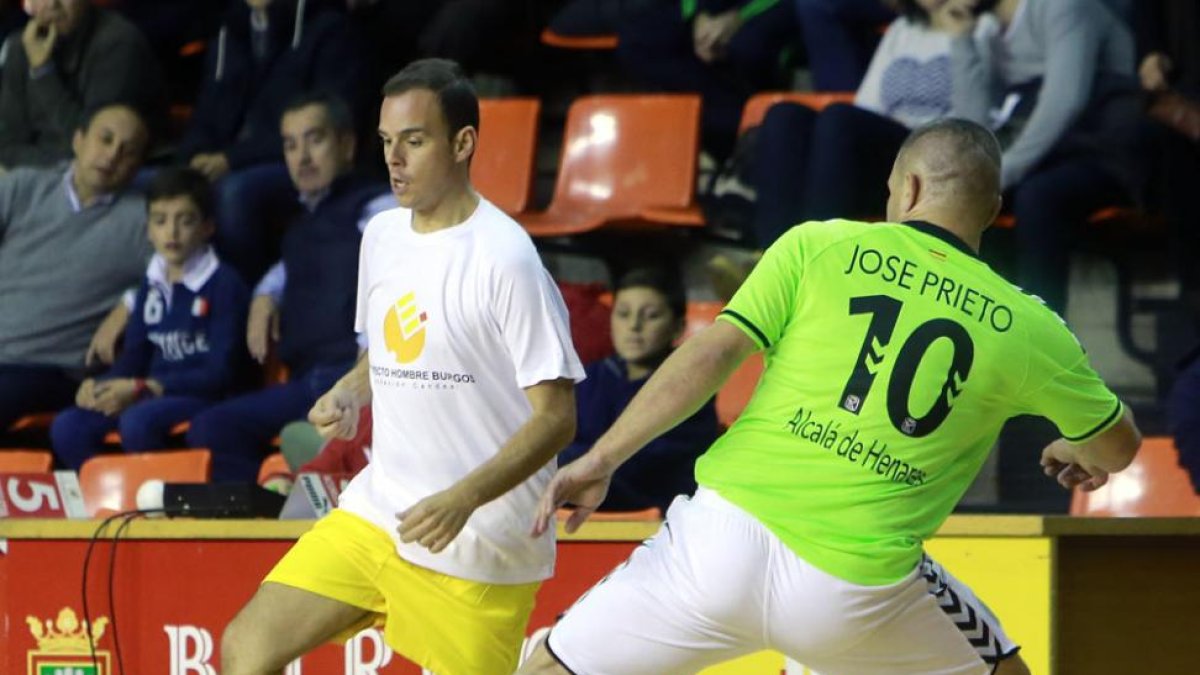 La selección de Burgos dominó la contienda en la primera mitad por su mayor pujanza física-Raúl G. Ochoa