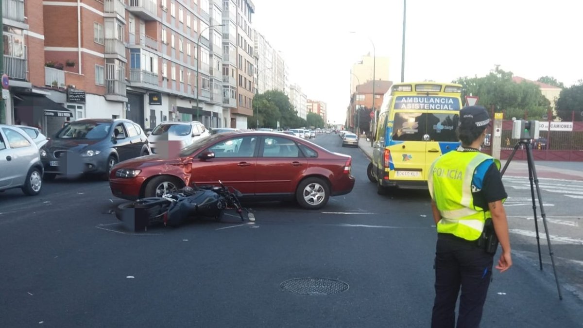 Imagen del accidente en la avenida de la Constitución. POLICÍA LOCAL