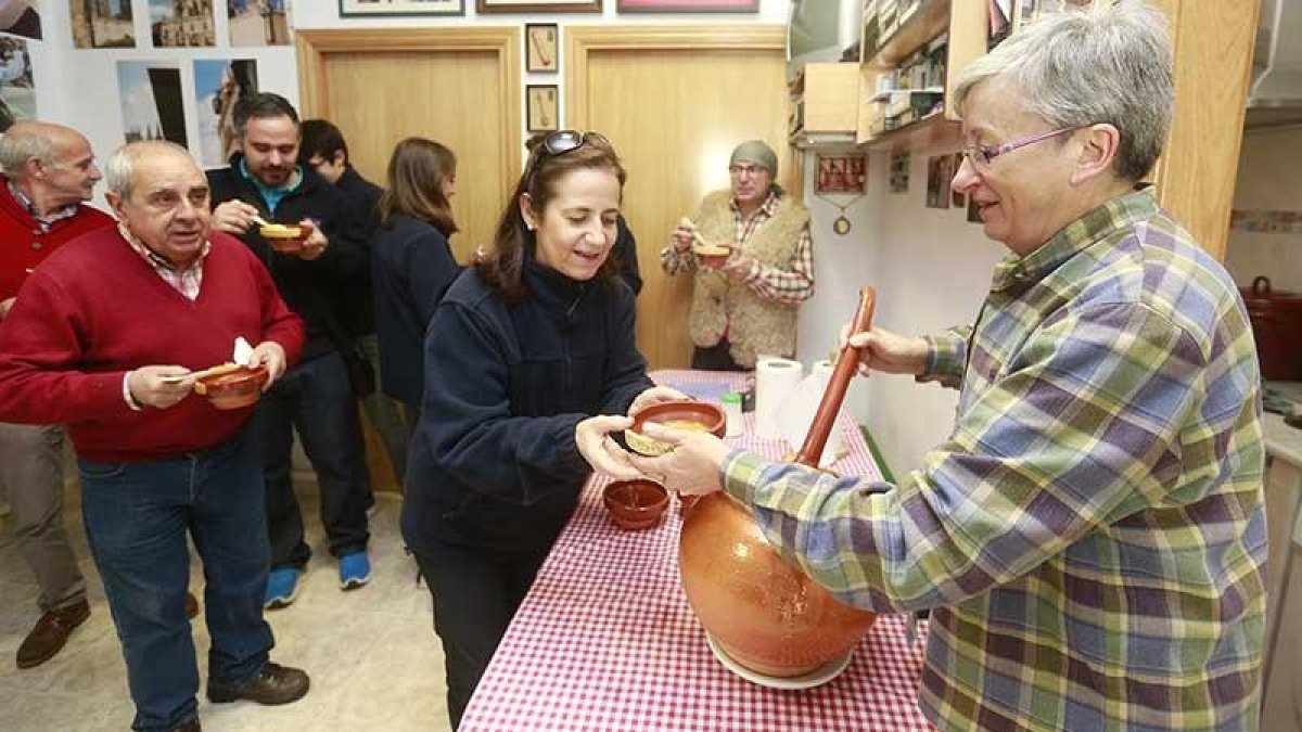 Con el Almuerzo del Pastor, celebrado ayer en la sede de la Asociación, arranca un mes de noviembre cargado de citas culturales.-RAÚL G. OCHOA