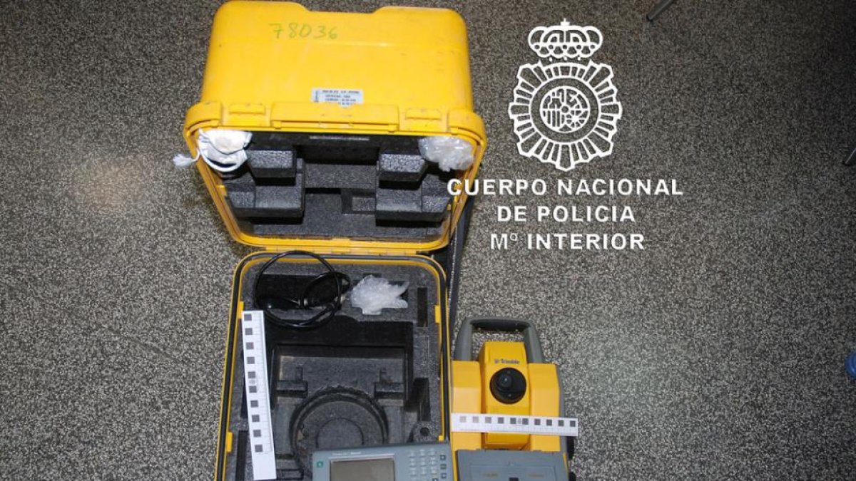 Uno de los objetos sustraídos de más valor es esta estación topográfica valorada en unos 15.000 euros.-ECB