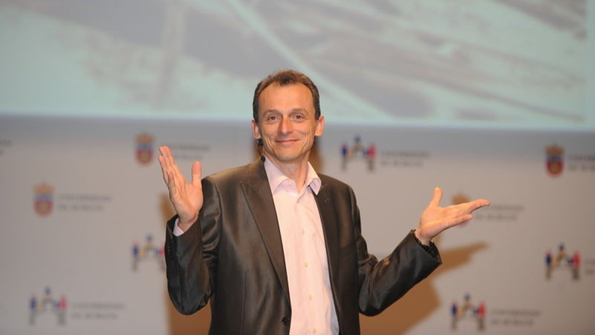 Pedro Duque durante una charla en Burgos. I. L.