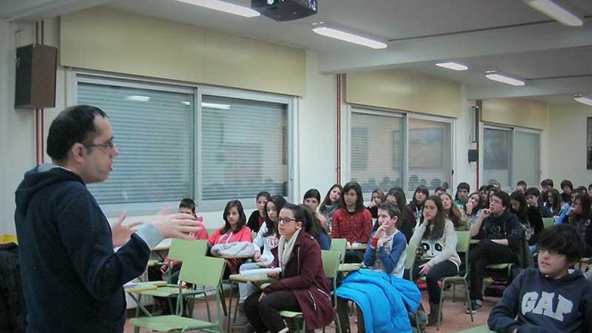 Jornada de formación y sensibilización en un centro escolar.-ECB