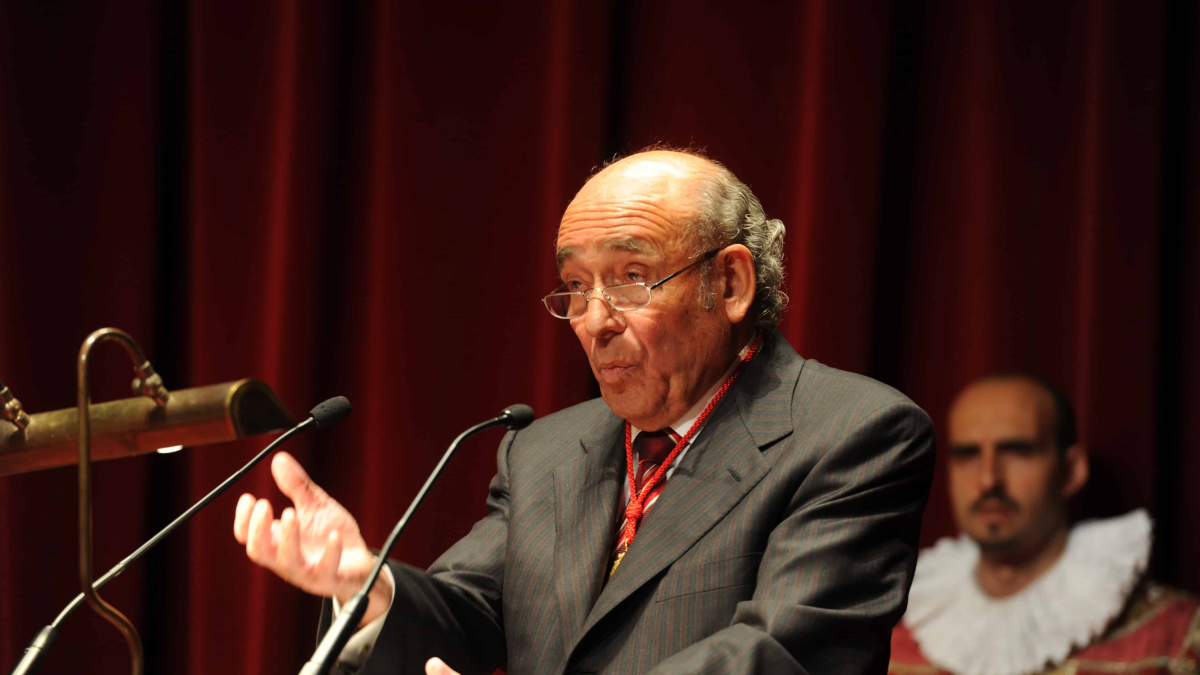 José Antolín durante su discurso al recoger la la Medalla de Oro de la Ciudad de Burgos. © EL CORREO DE BURGOS