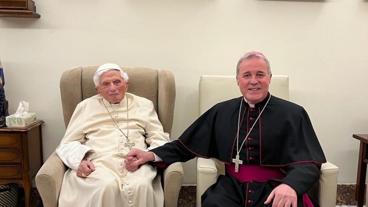 El arzobispo de Burgos junto a Benedicto XVI