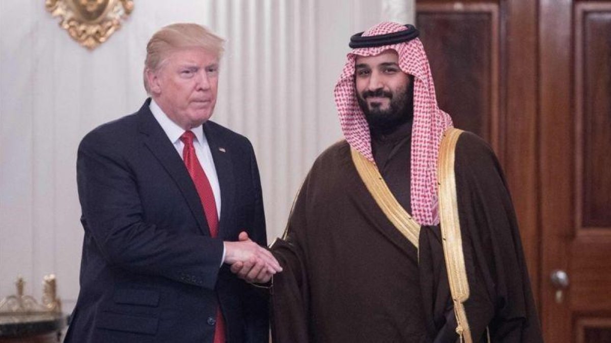 Trump y el príncipe heredero de Arabia Saudí, Mohammed bin Salman, en la Casa Blanca, este martes.-AFP / NICHOLAS KAMM