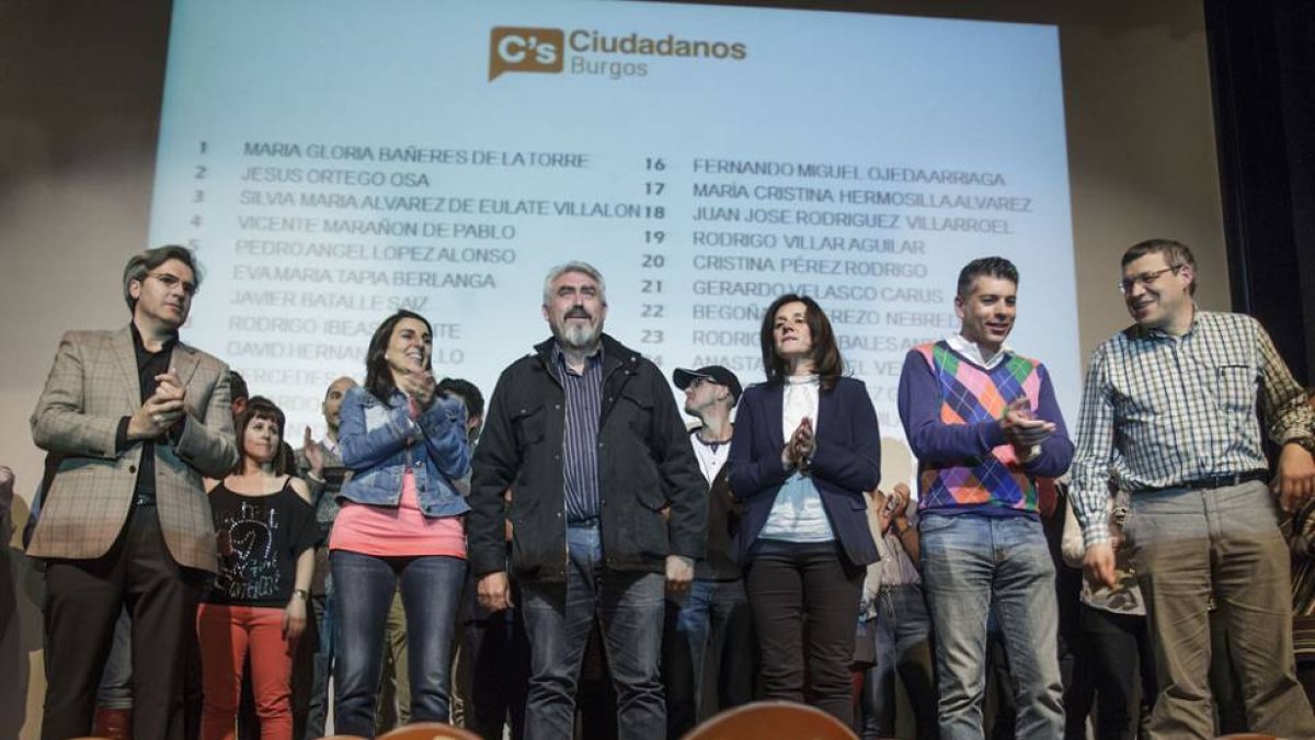 Bañeres y Delgado (centro) en el cierre de campaña de Ciudadanos.-SANTI OTERO