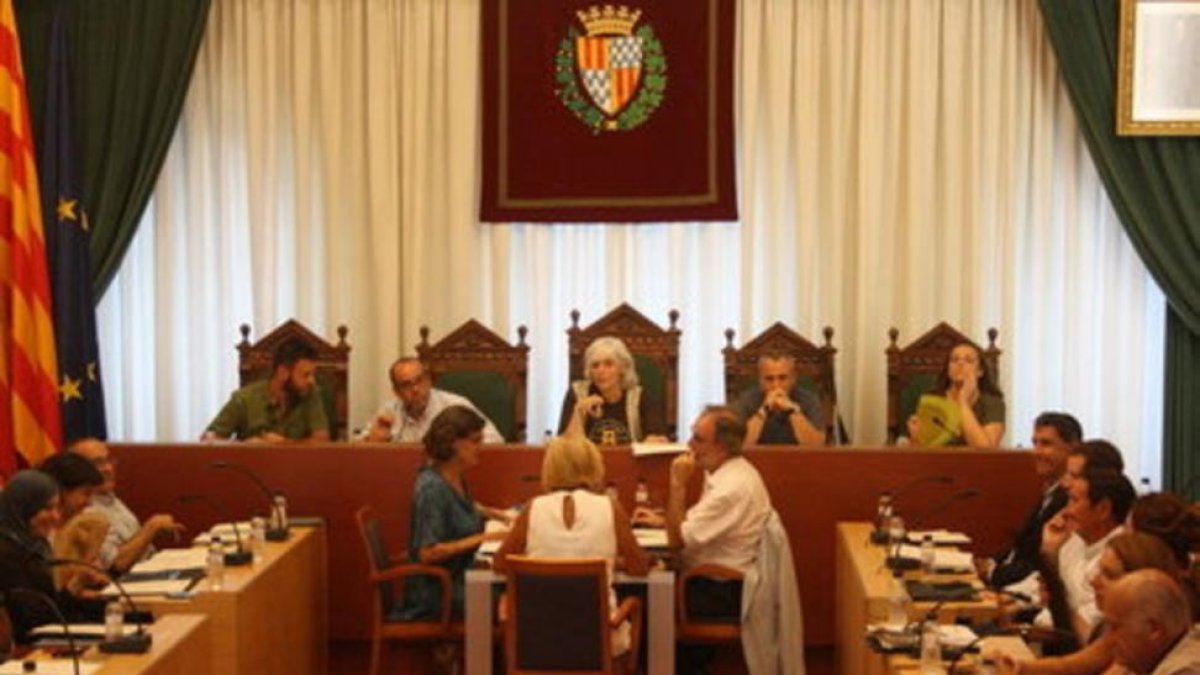La sala de plenos del Ayuntamiento de Badalona.-AYUNTAMIENTO DE BADALONA