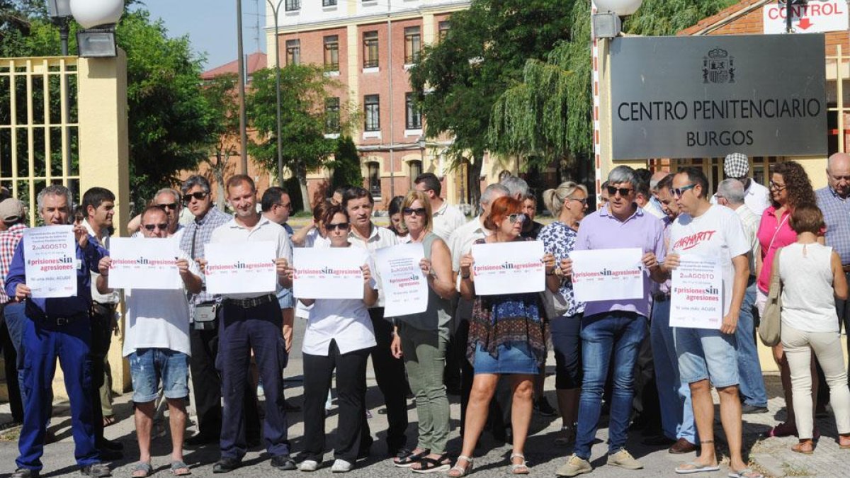 Movilización de funcionarios del centro penitenciario.-ISRAEL L. MURILLO