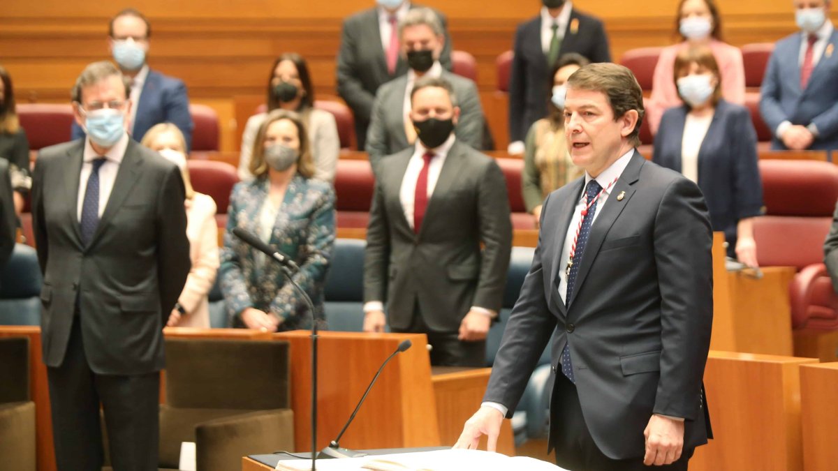 El presidente de la Junta de Castilla y León, Alfonso Fernández Mañueco, jura su cargo. ICAL