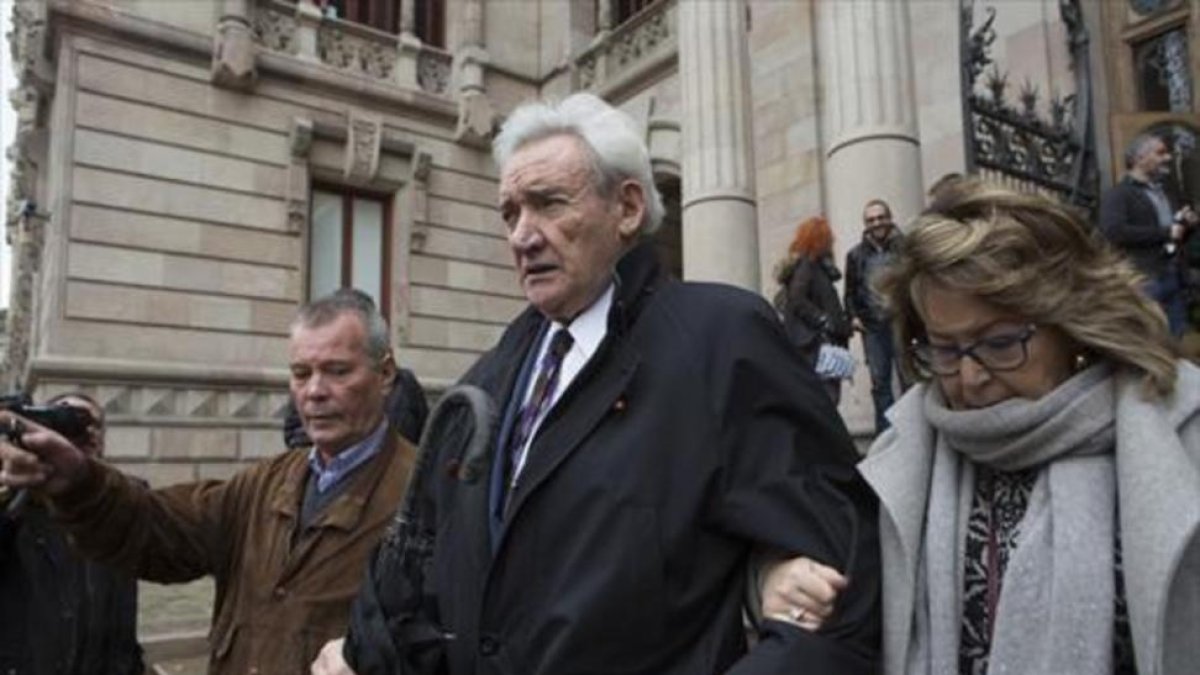 Luis del Olmo sale de la Audiencia de Barcelona, tras el juicio celebrado en diciembre-ALBERT BERTRAN