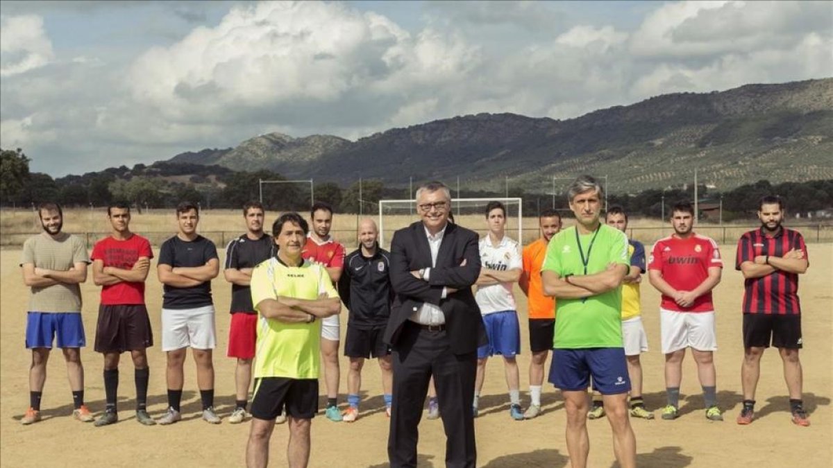 Raúl Ruiz, Michael Robinson y Pablo Alfaro, participantes en el nuevo programa de #0 'Caos FC'.-ENRIQUE CIDONCHA