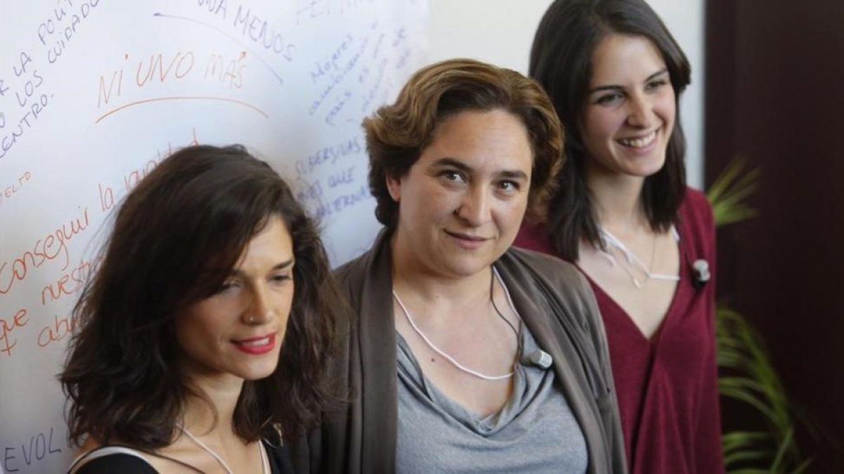 Clara Serra, Ada Colau y Rita Maestre en un acto en Madrid.-AGUSTIN CATALAN