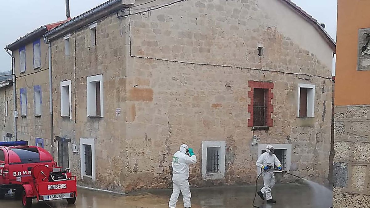 Los equipos provinciales siguen ayudando con la desinfección en los pueblos e instalaciones provinciales. ECB