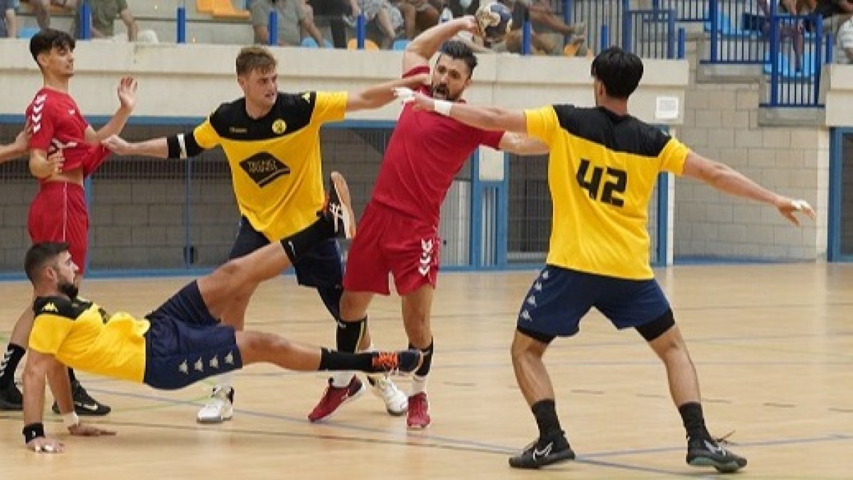 Imagen del partido que enfrentó al UBU San Pablo con el Tubos Aranda en pretemporada. BM BURGOS