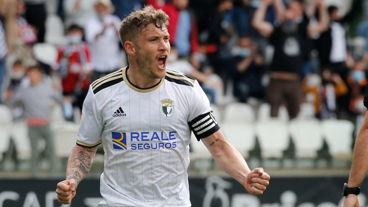 Juanma celebra un gol la pasada campaña. SANTI OTERO