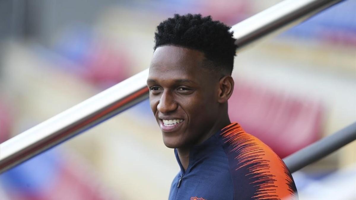 Yerry Mina en un entrenamiento con el Barcelona.-EL PERIÓDICO