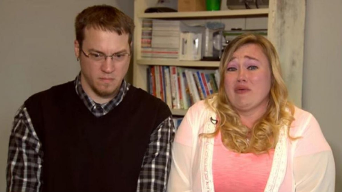 El matrimonio Martin pide disculpas por usar a sus hijos en las bromas que colgaban en su canal.-YOUTUBE / DADDYOFIVE