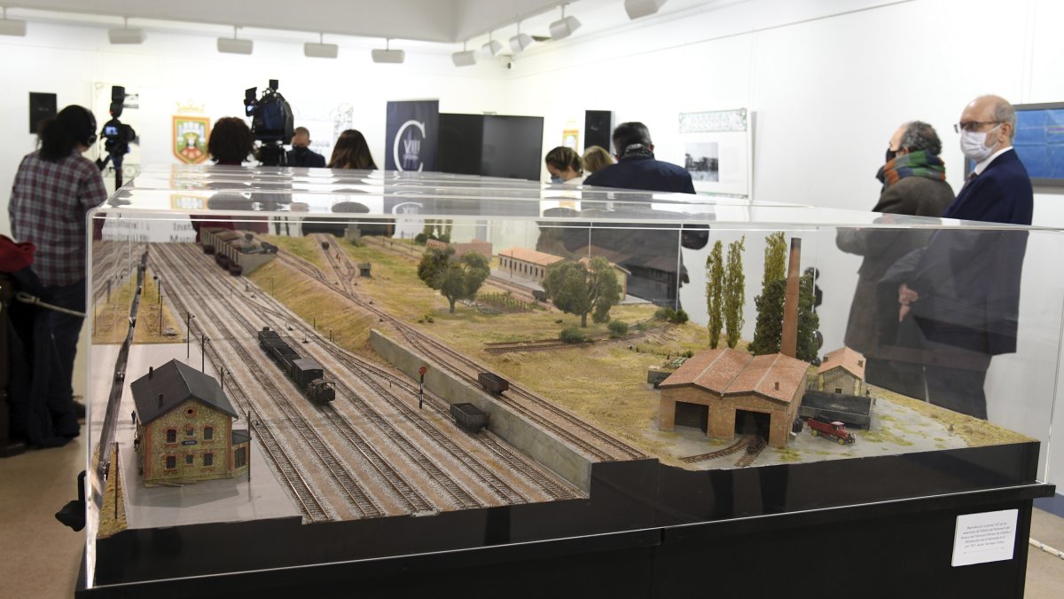 Maqueta que recrea el nudo ferroviario en el que se unían en Villafría la línea de la Compañía del Norte y el tren minero de Monterrubio de la Demanda. ICAL