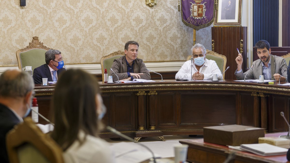 Instante del Pleno ordinario de la Diputación celebrado hoy. SANTI OTERO