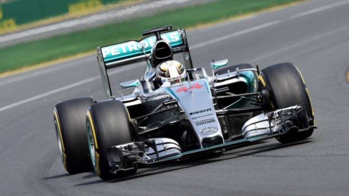 Lewis Hamilton, durante los entrenamientos en Melbourne, este sábado.-Foto: AFP / MAL FAIRCLOUGH