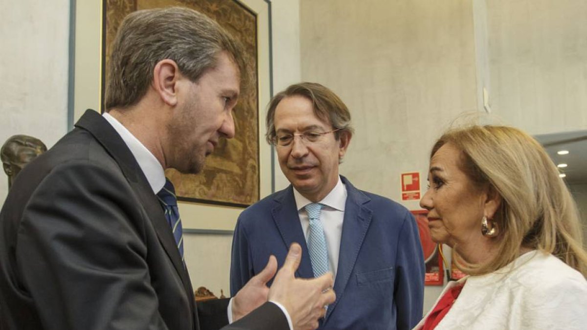 Javier Lacalle, José Antonio Vera y Nieves Alvárez.-SANTI OTERO