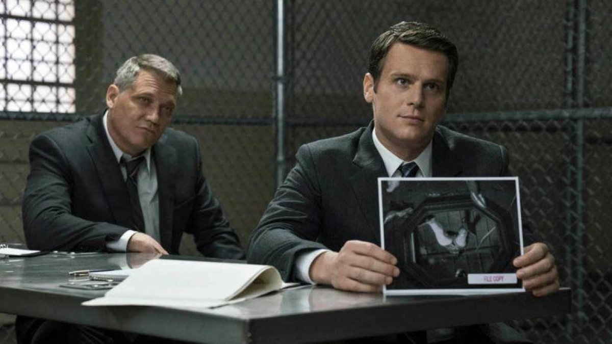 Holt McCallany y Jonathan Groff, en el papel de agentes del FBI.-EL PERIÓDICO