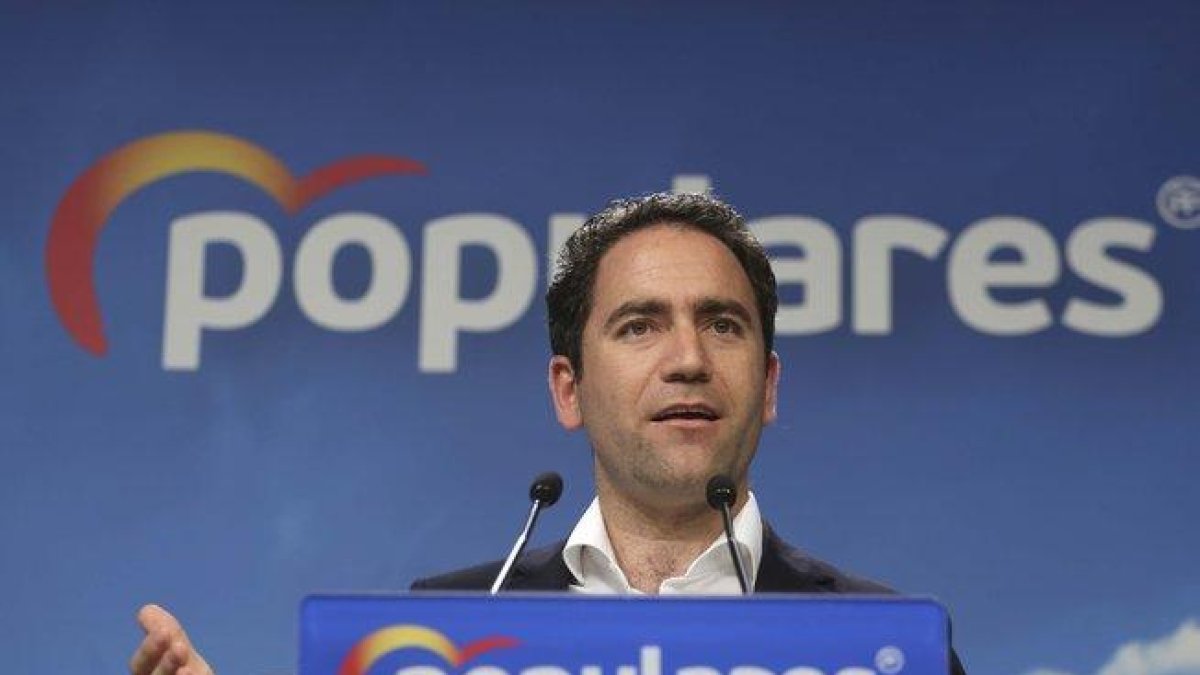 El secretario general del PP, Teodoro García Egea, durante la rueda de prensa tras el comité de dirección de este lunes.-DAVID CASTRO