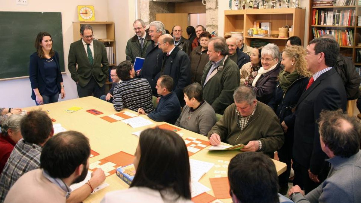 Un momento de la inauguración del centro lermeño, al que acudieron autoridades y gran número de vecinos de la localidad-M. A.