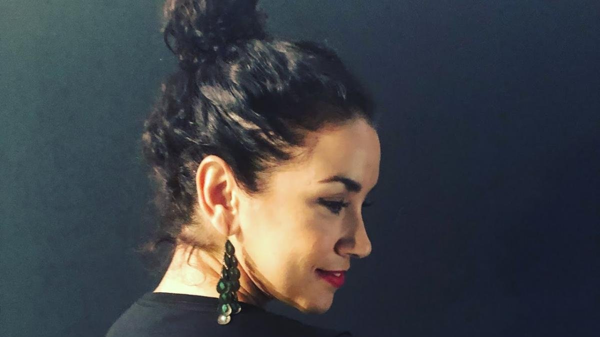 Eva Manjón, de promoción.-
