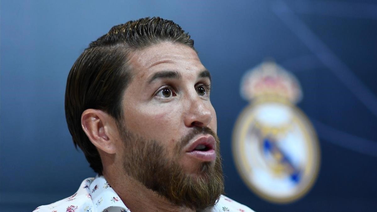 Sergio Ramos, en la sala de prensa de Valdebebas.-AFP / ÓSCAR DEL POZO
