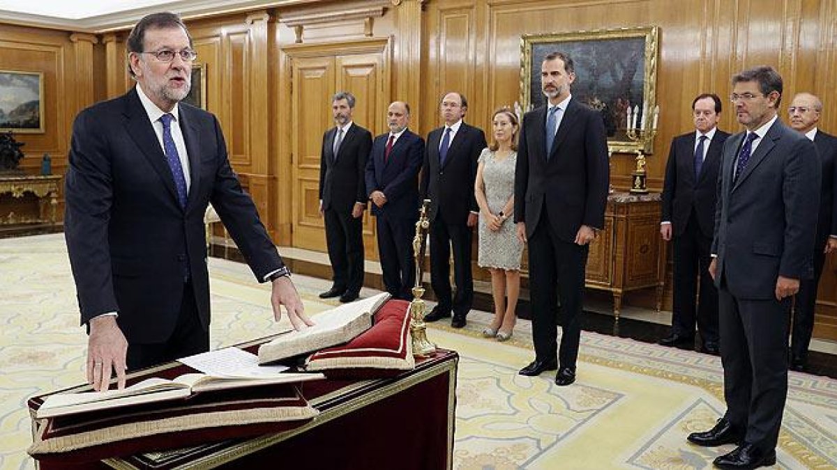 Rajoy jura su cargo de presidente ante el Rey.-EFE