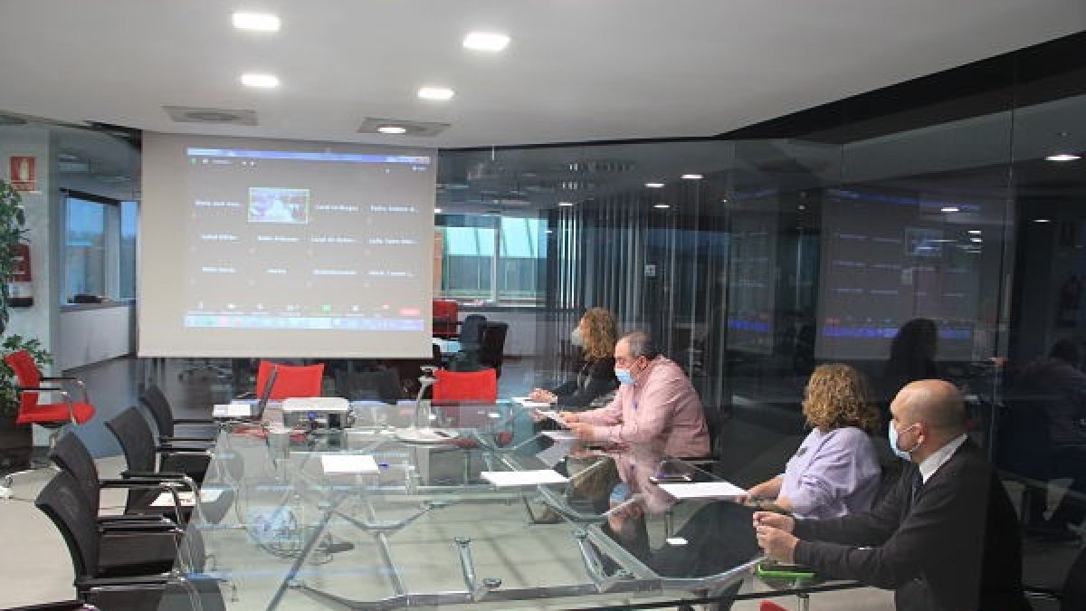 Los presidentes de la agencias de viajes, centros deportivos, comercio y hostelería presentaron la concentración. ECB