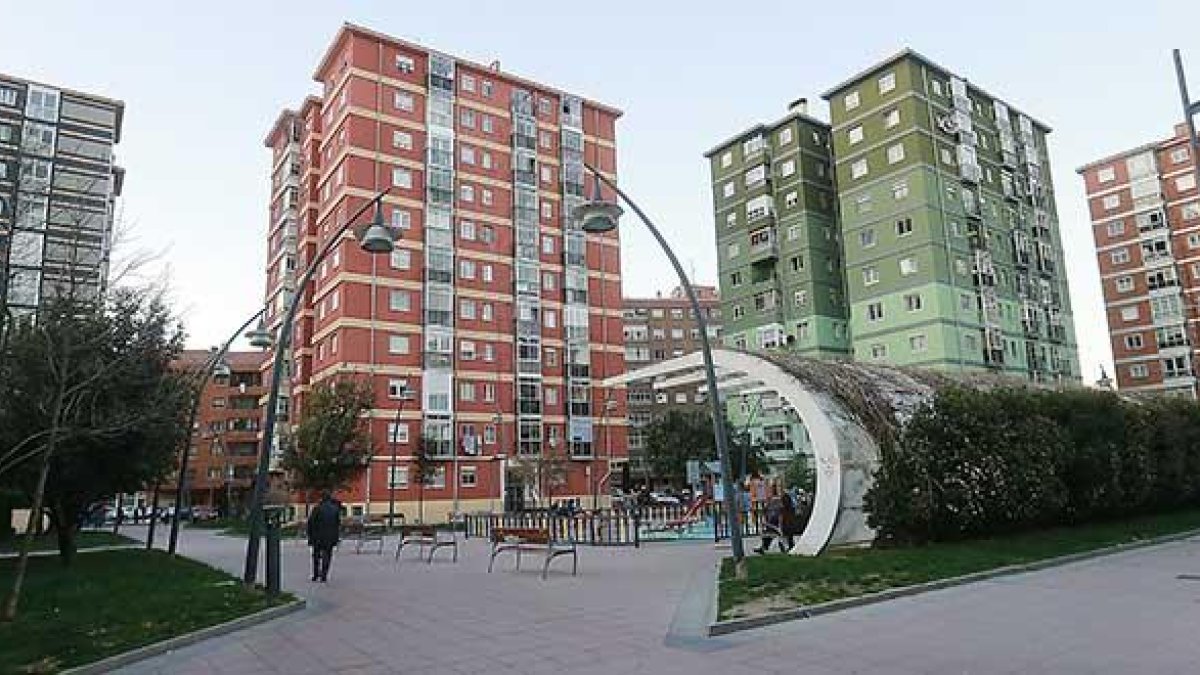 Los inmuebles de la Barriada Juan XXIII son los que más subieron de precio el año pasado y la zona alcanza un valor global de 63,6 millones de euros.-RAÚL G. OCHOA