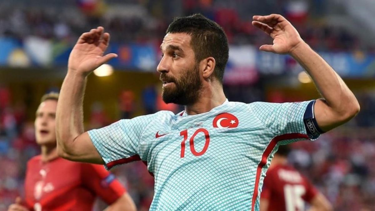 Arda Turan, en el Turquía-República Checa de la Eurocopa del año pasado.-EFE