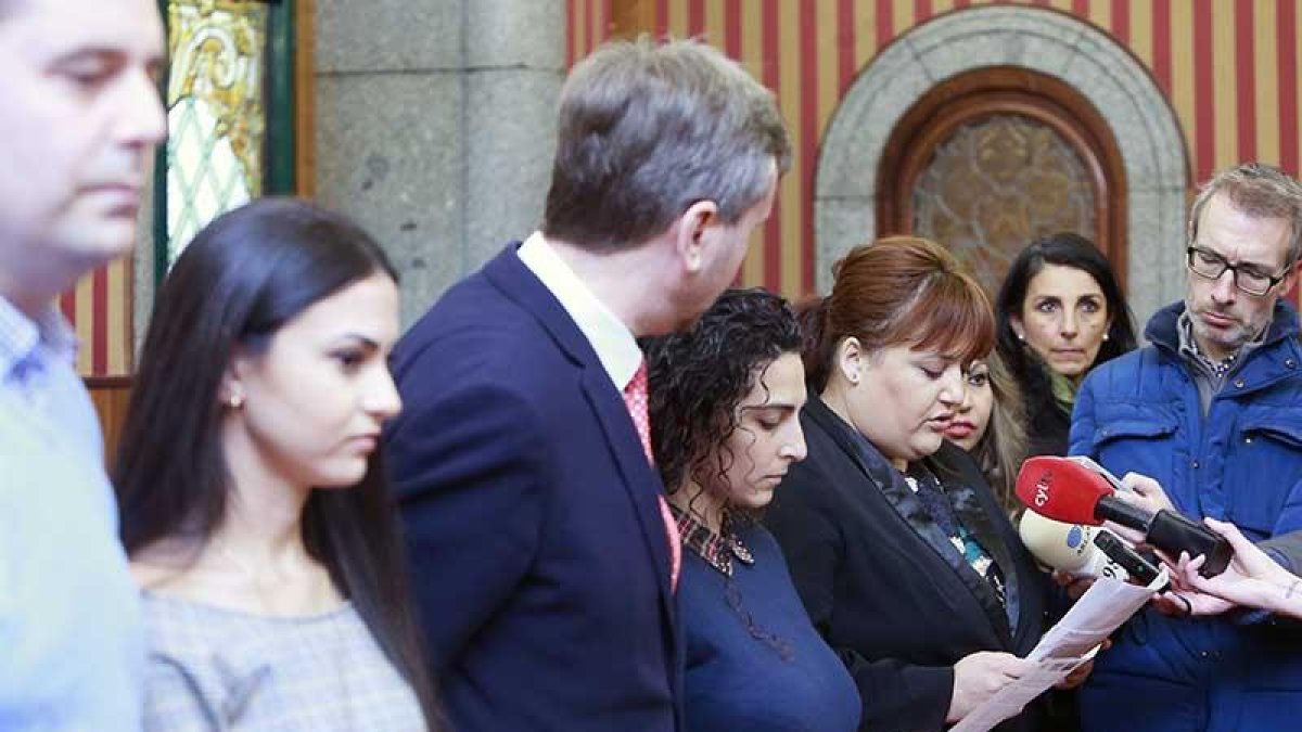Un momento de la lectura del manifiesto.-RAÚL G. OCHOA