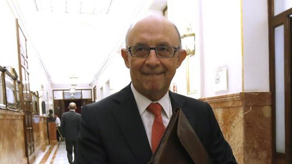 Montoro, en los pasillos del Congreso.-Foto: DAVID CASTRO