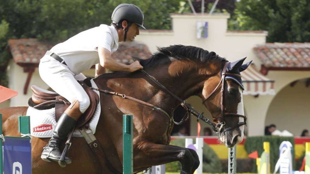 Imagen de uno de los participantes en el Concurso Nacional de Saltos celebrado en La Deportiva.-SANTI OTERO