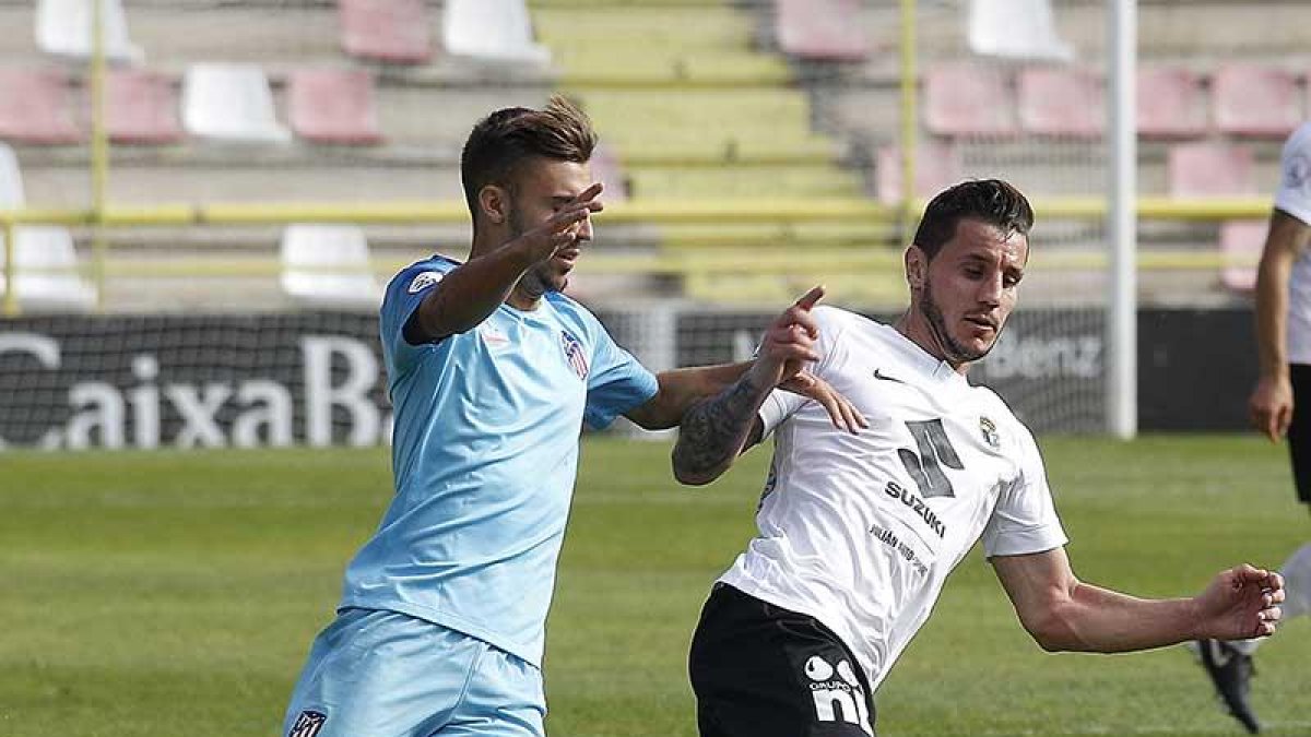 La presencia de Adrián Cruz en el once parece segura.-SANTI OTERO