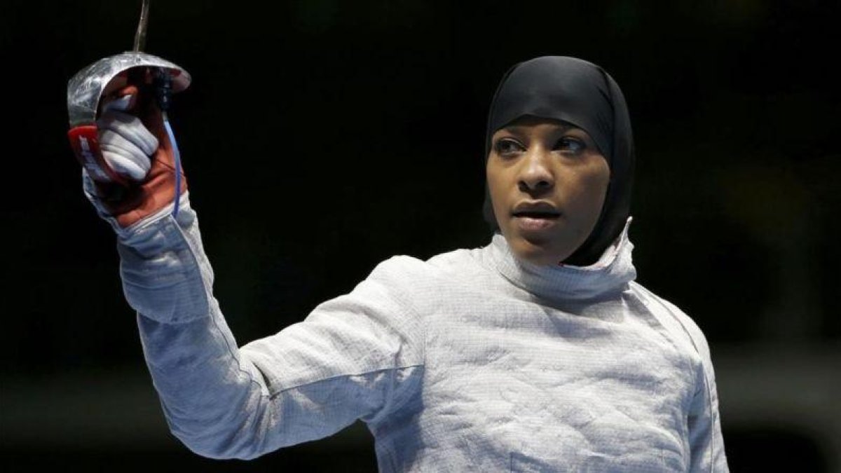 Ibtihaj Muhammad, momentos antes de uno de sus combates en Río, este lunes.-REUTERS / ISSEI KATO